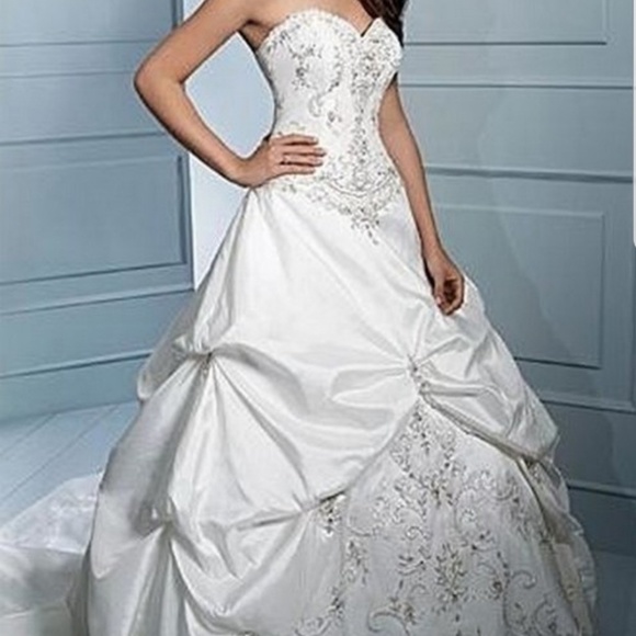 Designer Alfred Angelo Dress Matching Veil